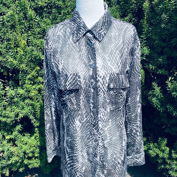 KENNETH COLE**Python Print Blouse**Medium $118 - Picture 3 of 5